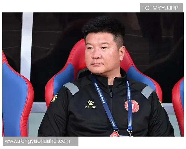 球星加盟顶级足球俱乐部引发市场热潮提升球队竞争力与品牌价值