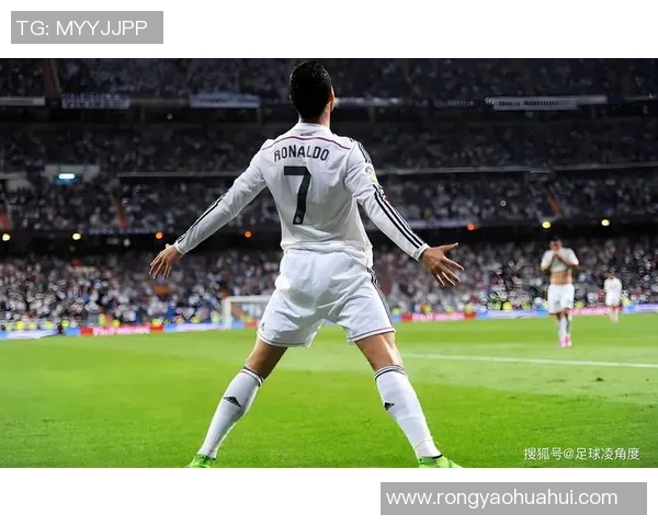 世界足球巨星风采：从梅西到C罗的辉煌历程与成就解析